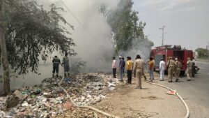 Etawah News: Fire broke out in the garbage dump, after a lot of effort, the fire brigade got control of the fire