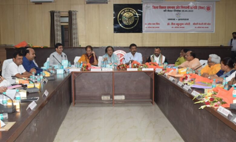 Prayagraj News: Meeting of District Development Coordination and Monitoring Committee concluded in MP Prayagraj