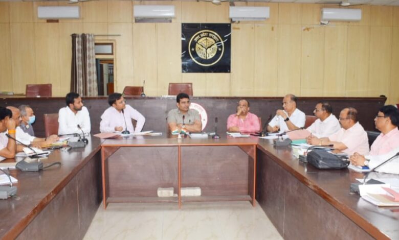 Prayagraj News: DM held a meeting with the nodal/in-charge officers regarding the preparations for the urban body elections