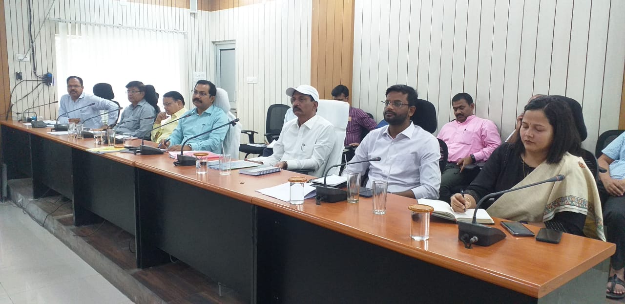 Bihar News: Work promptly with full sensitivity for the interests of the public: District Magistrate