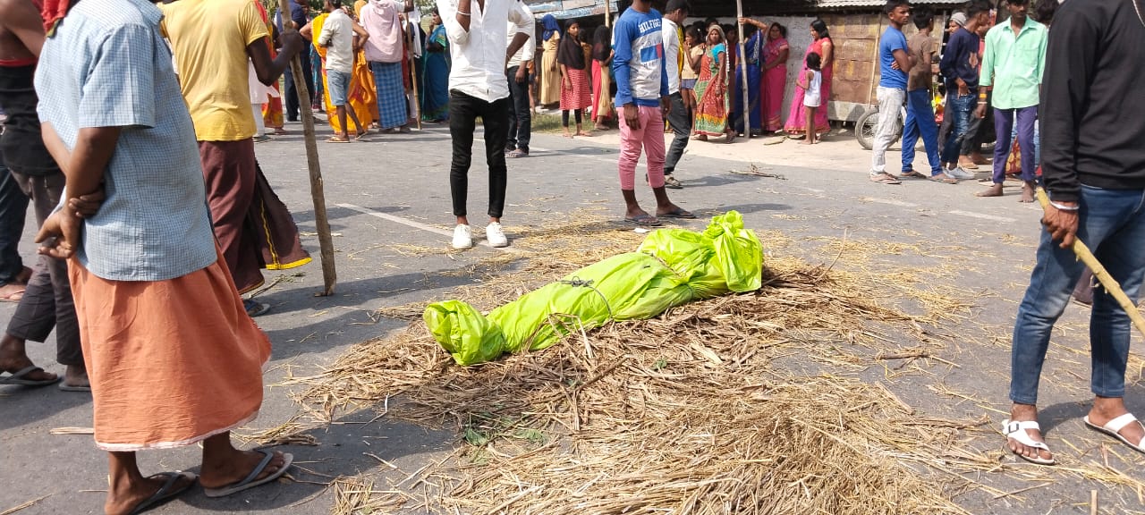 Bihar News: Murder of a young man who went to watch dance at night, after the postmortem, angry villagers jammed the highway