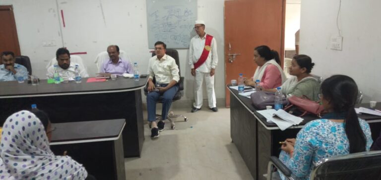 Bihar News: The District Magistrate had a direct dialogue with the head of the village panchayats.