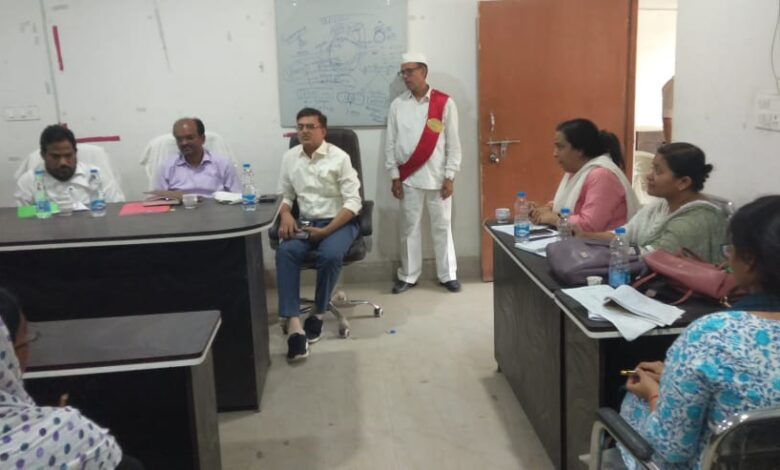 Bihar News: The District Magistrate had a direct dialogue with the head of the village panchayats.