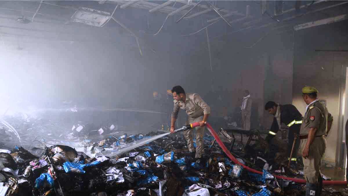 Kanpur News: Fire broke out in evaluation building of CSJM University, two rooms burnt to ashes