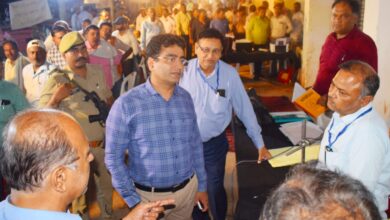 Prayagraj News : जिलाधिकारी/जिला निर्वाचन अधिकारी ने नगरीय निकाय सामान्य निर्वाचन-2023 के दृष्टिगत ईवीएम मशीनों को जमा करने के लिये बनाए गए रिसीविंग काउन्टर व स्ट्रांगरूम का किया निरीक्षण