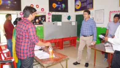 Prayaagraj News :पुलिस आयुक्त वा जिला अधिकारी/ जिला निर्वाचन अधिकारी ने गुरुवार को नगर निकाय सामान्य निर्वाचन 2023 के विभिन्न मतदान केंद्रों का भ्रमण कर वहां की व्यवस्था का जायजा लिया