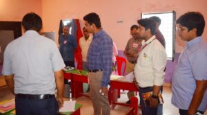 Prayaagraj News :पुलिस आयुक्त वा जिला अधिकारी/ जिला निर्वाचन अधिकारी ने गुरुवार को नगर निकाय सामान्य निर्वाचन 2023 के विभिन्न मतदान केंद्रों का भ्रमण कर वहां की व्यवस्था का जायजा लिया