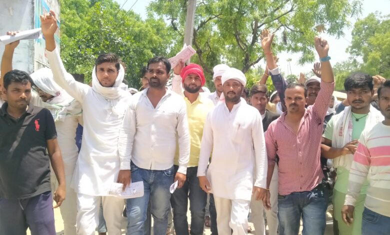 अम्बेडकर नगर न्यूज : निर्दल प्रत्याशी विनोद प्रजापति ने तेज किया जनसंपर्क 