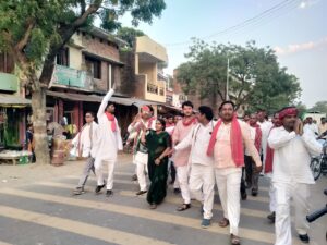 अम्बेडकर नगर न्यूज :  रामनगर ब्लॉक प्रमुख सपा पार्टी विकास यादव ने नगर पंचायत प्रत्याशी श्री राम मौर्य की जीत के लिए लोगों से मांगा वोट