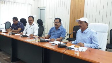 Bihar News टीम वर्क के साथ कार्य करें अधिकारी, लाभुकों को ससमय दें विभिन्न योजनाओं एवं कार्यक्रमों का लाभ  : जिलाधिकारी