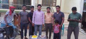 अम्बेडकर नगर न्यूज : नमो नमो मोर्चा संगठन के मीडिया प्रभारी ने स्थापना दिवस पर काटा केक