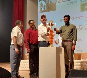 Bihar News जिले के विकास में पंचायतों की भूमिका अहम : जिलाधिकारी