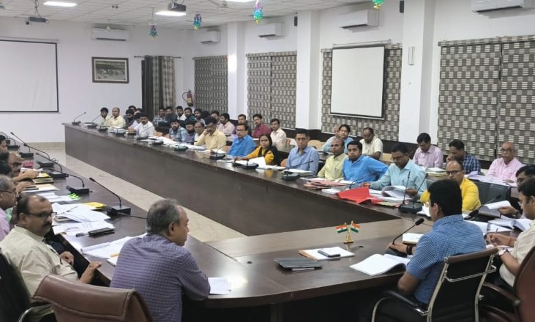 Prayagraj News :जिलाधिकारी ने प्रधानमंत्री आवास योजना एवं मुख्यमंत्री आवास योजना के तहत पूर्ण किए गए आवासों की जिओ टैगिंग व फोटोग्राफी कराने के दिए निर्देश