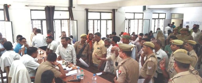 प्रतापगढ  न्यूज : जिलाधिकारी ने रानीगंज सम्पूर्ण समाधान दिवस पर सुनी शिकायतें, 08 मामलों का मौके पर किया निस्तारण जन शिकायतों का निस्तारण गुणवत्तापूर्ण एवं समयबद्धता के साथ करें, लापरवाही न बरते-जिलाधिकारी