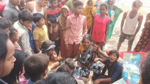 Bihar News 8 घन्टा बाद स्थानीय गोताखोर व एसडीआरएफ के सहयोग से लापता महिला का शव बरामद