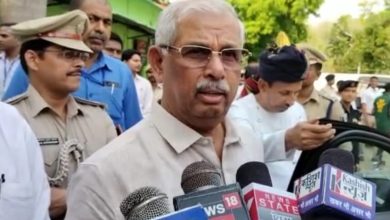 Bihar News बिहार के गांव में जमीनी हकीकत जानने के लिए जीरो ग्राउंड में पहुंचे वाल्मीकि नगर थाढी गांव पहुंचे राज्पाल राजेंद्र विश्वनाथ आलेंकर