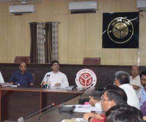 Prayaagraj News : जिलाधिकारी ने अवैध खनन व ओवर लोडिंग वाहनों के विरूद्ध कड़ी कार्रवाई करने के दिए निर्देश