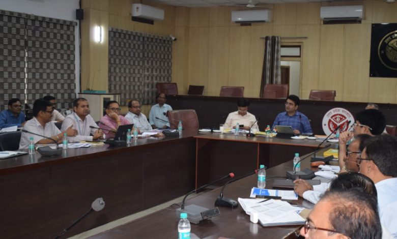 Prayaagraj News : जिलाधिकारी की अध्यक्षता में जिला सलाहकार समिति की बैठक सम्पन्न