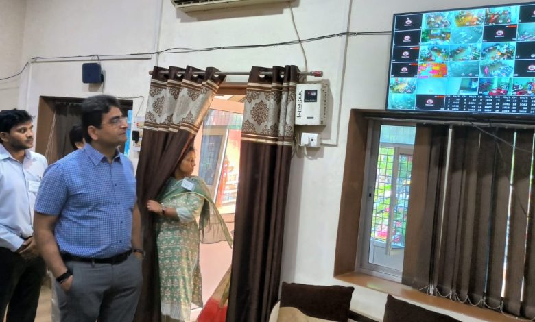 Prayagraj News: District Magistrate and DCP inspected the examination centers built in various schools for the preparation of Civil Services Preliminary Examination 2023.