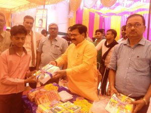 प्रतापगढ़ न्यूज : जामताली में प्रवास के दौरान सांसद ने योगाभ्यास कर दिया निरोग रहने का संदेश