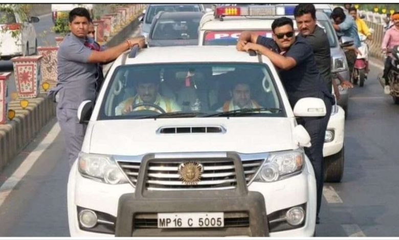 Bageshwar Baba's MP car fined in Patna