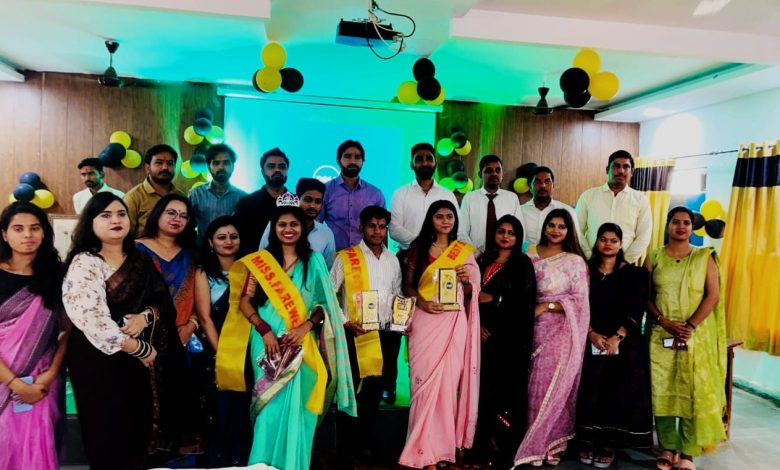 Students became very emotional at the farewell ceremony of B Pharma of SMGI