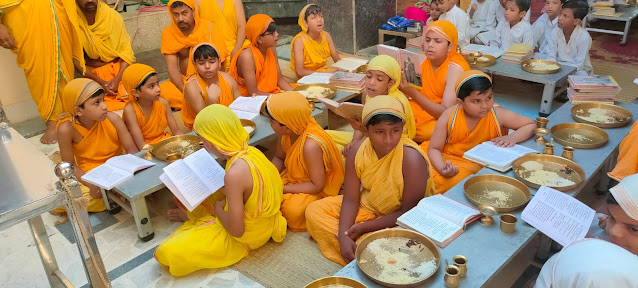 Etawah News: Jain youth learning about rituals and practical life