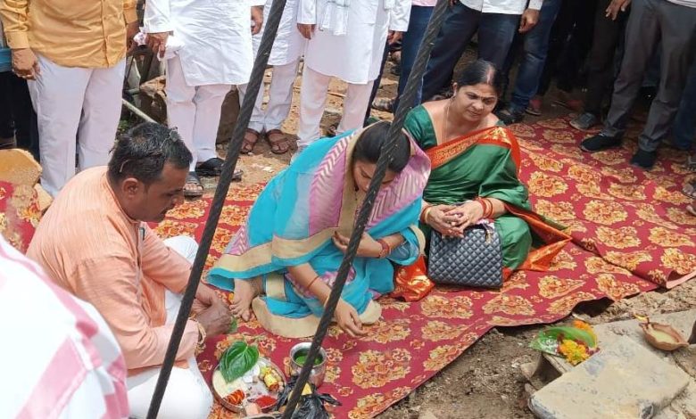 Etawah News: Municipality chairman performed Bhoomi Pujan of tubewell