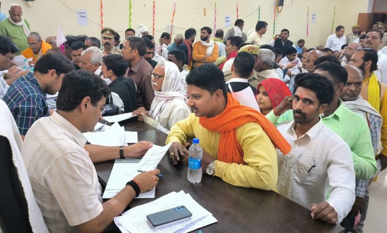 Prayaagraj News :शिकायतों के निस्तारण में विलम्ब होने पर सम्बंधित अधिकारी के खिलाफ कड़ी कार्रवाई की जायेगी-जिलाधिकारी