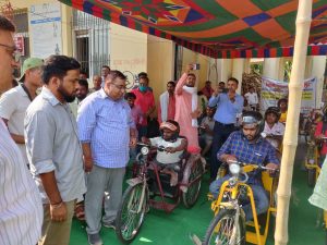 Bihar News दिनांक 06/06/2023 को यशपाल मीणा, जिला पदाधिकारी,के द्बारा ट्राई साईकिल का वितरण किया गया