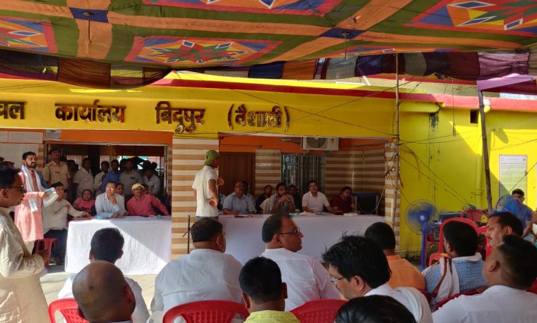 Bihar News--District Magistrate did direct dialogue after meeting with public representatives in Hajipur and Bidupur block office
