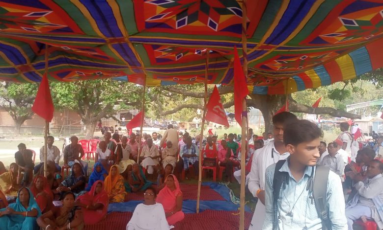 Bihar News-पातेपुर नगर पंचायत वार्ड नंबर 9 में 21 मई की रात महादलित टोला में भाकपा माले ने प्रतिशोध मार्च निकाला