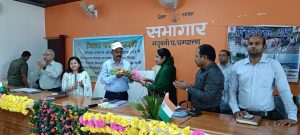 Bihar News बाढ़ सुरक्षा सप्ताह समारोह में शामिल होने हेतु जिला पदाधिकारी का गंडक पार क्षेत्र का भ्रमण