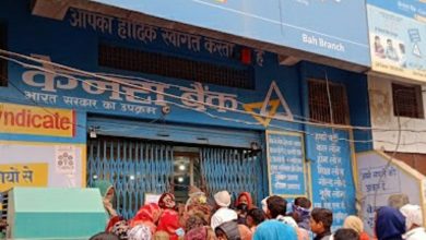 Agra News: आधार नामांकन केंद्र पर चल रहा अवैध वसूली का खेल