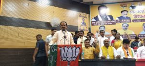 Prayaagraj News :मा0 उपमुख्यमंत्री जी एवं मा0 राज्य मंत्री (स्वतंत्र प्रभार) उ0प्र0 उद्योग व्यापार संगठन द्वारा आयोजित विशाल व्यापारी सम्मेलन कार्यक्रम में हुए सम्मिलत