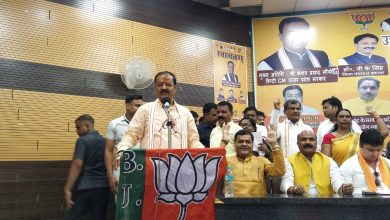 Prayaagraj News :मा0 उपमुख्यमंत्री जी एवं मा0 राज्य मंत्री (स्वतंत्र प्रभार) उ0प्र0 उद्योग व्यापार संगठन द्वारा आयोजित विशाल व्यापारी सम्मेलन कार्यक्रम में हुए सम्मिलत