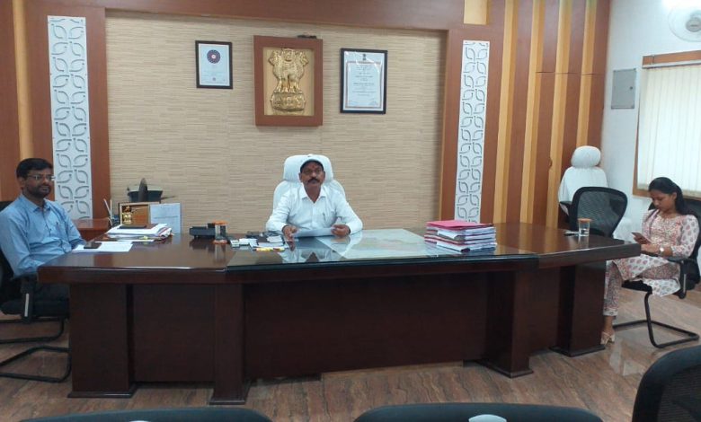 Bihar News पर्यटन विभाग द्वारा क्रियान्वित योजनाओं को अविलंब करें पूर्ण : जिलाधिकारी