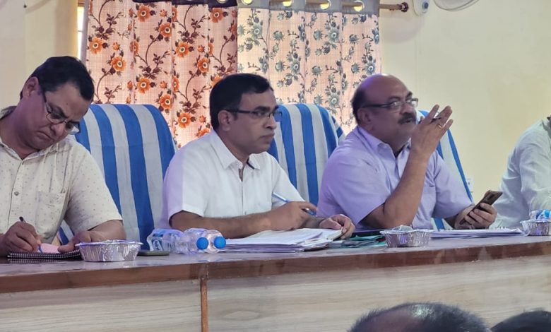Bihar News--बाढ़ सुखाड़ सहित विकास के कार्यों को लेकर वैशाली प्रखंड के जनप्रतिनिधियों के साथ जिला प्रशासन की बैठक संपन्न