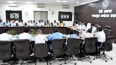 Prayagraj News : मण्डलायुक्त ने बिजली विभाग के अधिकारियों को खराब ट्रांसफार्मरों को निर्धारित समय सीमा के अन्तर्गत बदले जाने के दिए निर्देश