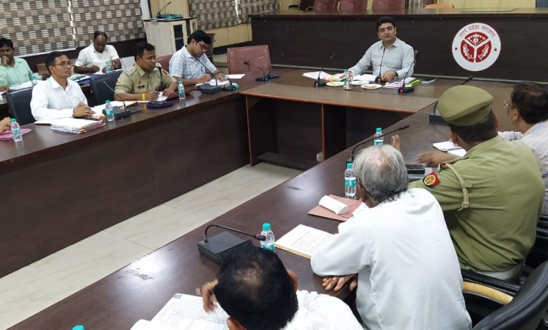Prayagraj News :जिलाधिकारी की अध्यक्षता में जिला सड़क सुरक्षा समिति की बैठक सम्पन्न