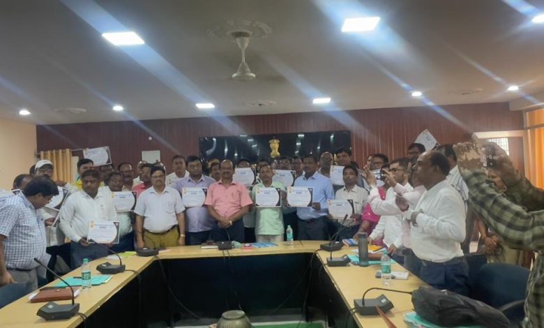 Bihar News--आज दिनांक 20.06.2023 को वैशाली समाहरणालय सभागार। मे समीक्षा बैठक की गई