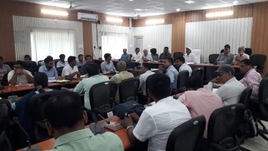 Bihar News अस्पतालों में आने वाले मरीजों को सरकार द्वारा देय सभी सुविधाएं हर हाल में कराएं मुहैया : जिलाधिकारी