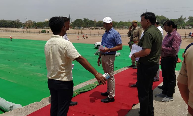 Prayagraj News :जिलाधिकारी ने परेड ग्राउण्ड पहुंचकर 21 जून को होने वाले नवम् अंतर्राष्ट्रीय योग दिवस की तैयारियों का लिया जायजा