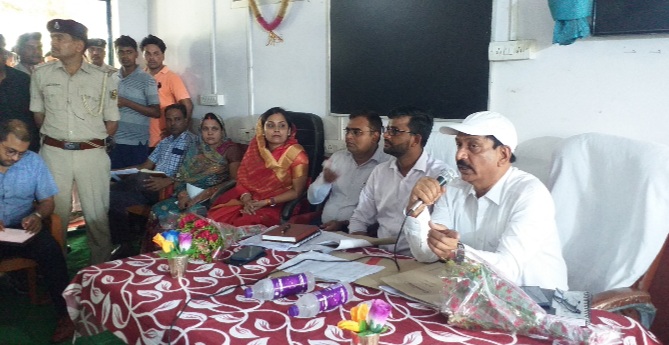 Bihar News लंबित आवास निर्माण कार्य जल्द पूरा करें लाभुक : जिलाधिकारी
