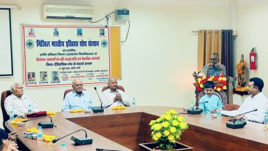 Prayagraj News : निखिल भारतीय इतिहास शोध संस्थान द्वारा इलाहाबाद विश्वविद्यालय की प्राचीन इतिहास विभाग में दिवंगत आचार्यों की पुण्य स्मृति में श्रद्धांजलि सभा एवं संगोष्ठी का आयोजन