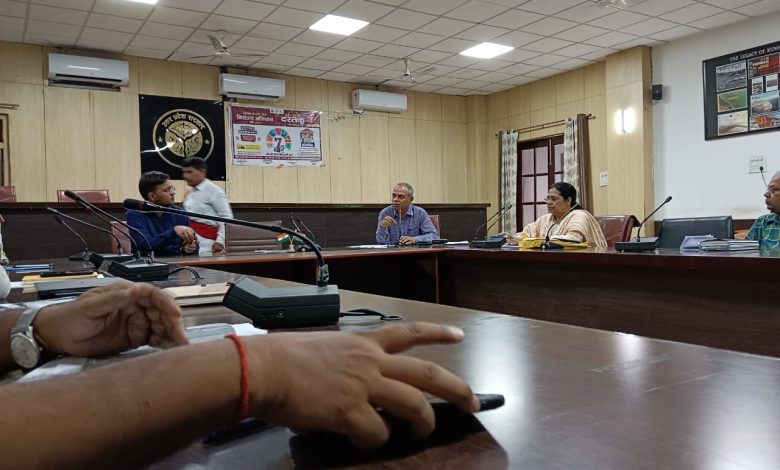 Prayagraj News :विशेष संचारी रोग नियंत्रण अभियान की प्रथम अंतर्विभागीय बैठक का आयोजन