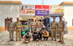 Agra News: पुलिस ने चोरी के वाहन सहित वाहन चोर गैंग के चार सदस्यों को दबोचा
