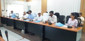 Bihar News टीम वर्क के साथ बेहतर तरीके से कार्यालयों का संचालन कराना सुनिश्चित करें प्रधान सहायक : जिलाधिकारी