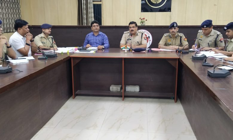 prayaagraj News : Meeting held under the chairmanship of Police Commissioner and District Magistrate for the safe completion of Bakrid and Kawand Yatra