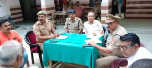 अम्बेडकर नगर न्यूज : आगामी त्यौहार को लेकर थाना परिसर में पीस कमेटी की बैठक सकुशल संपन्न